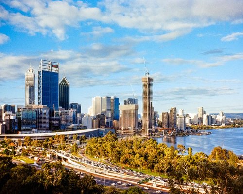 Perth cityscape showing Swan River